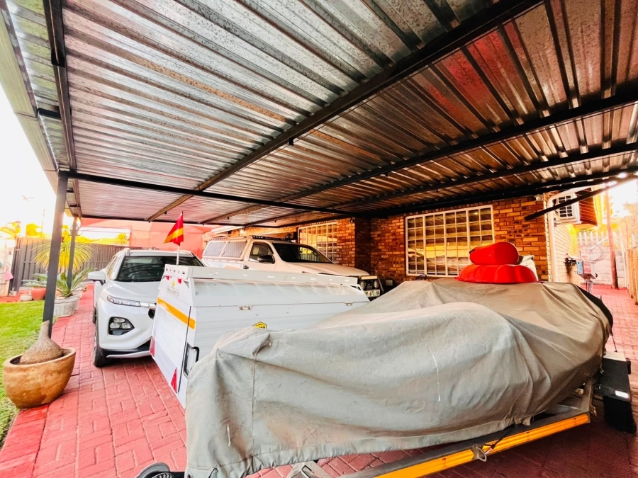 3 Bedroom Property for Sale in Protea Park North West